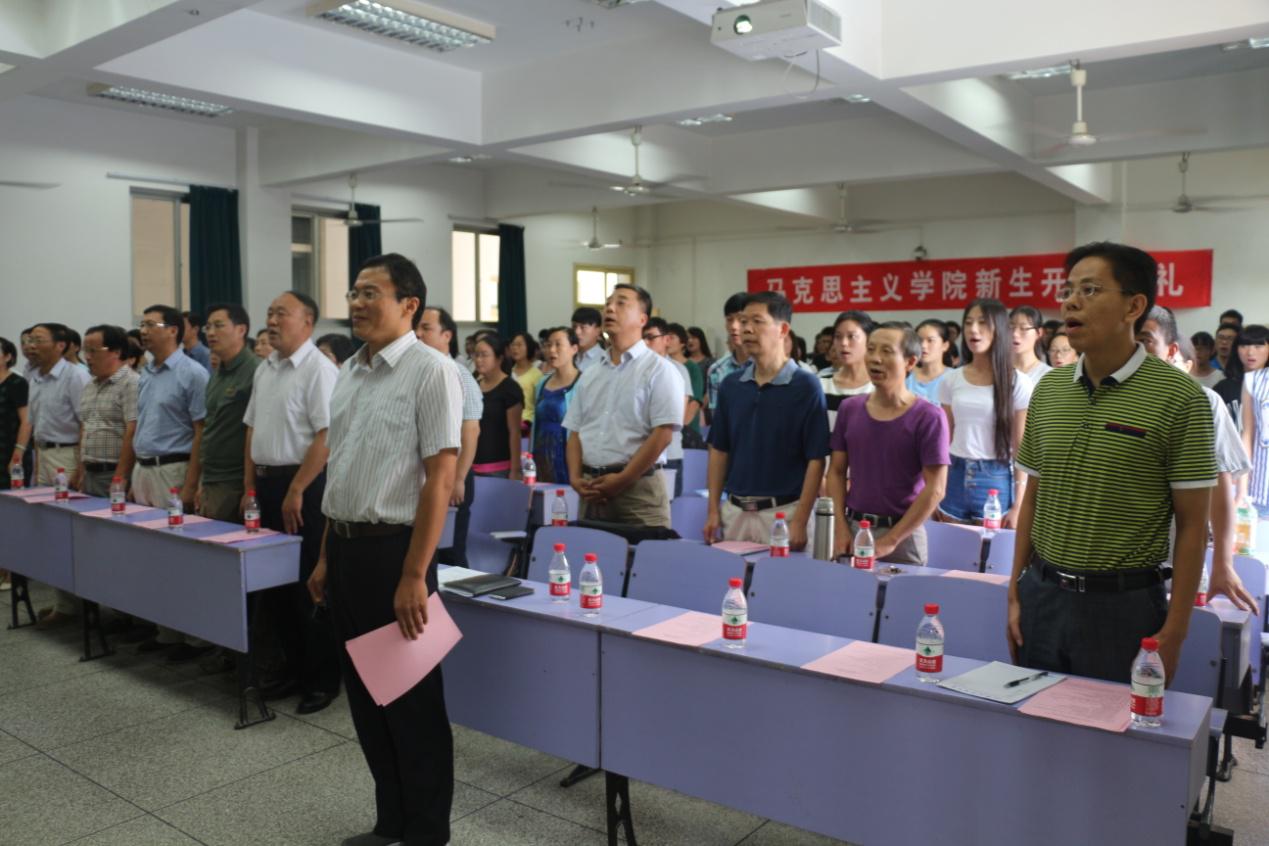 公司举行2015级新生开学典礼